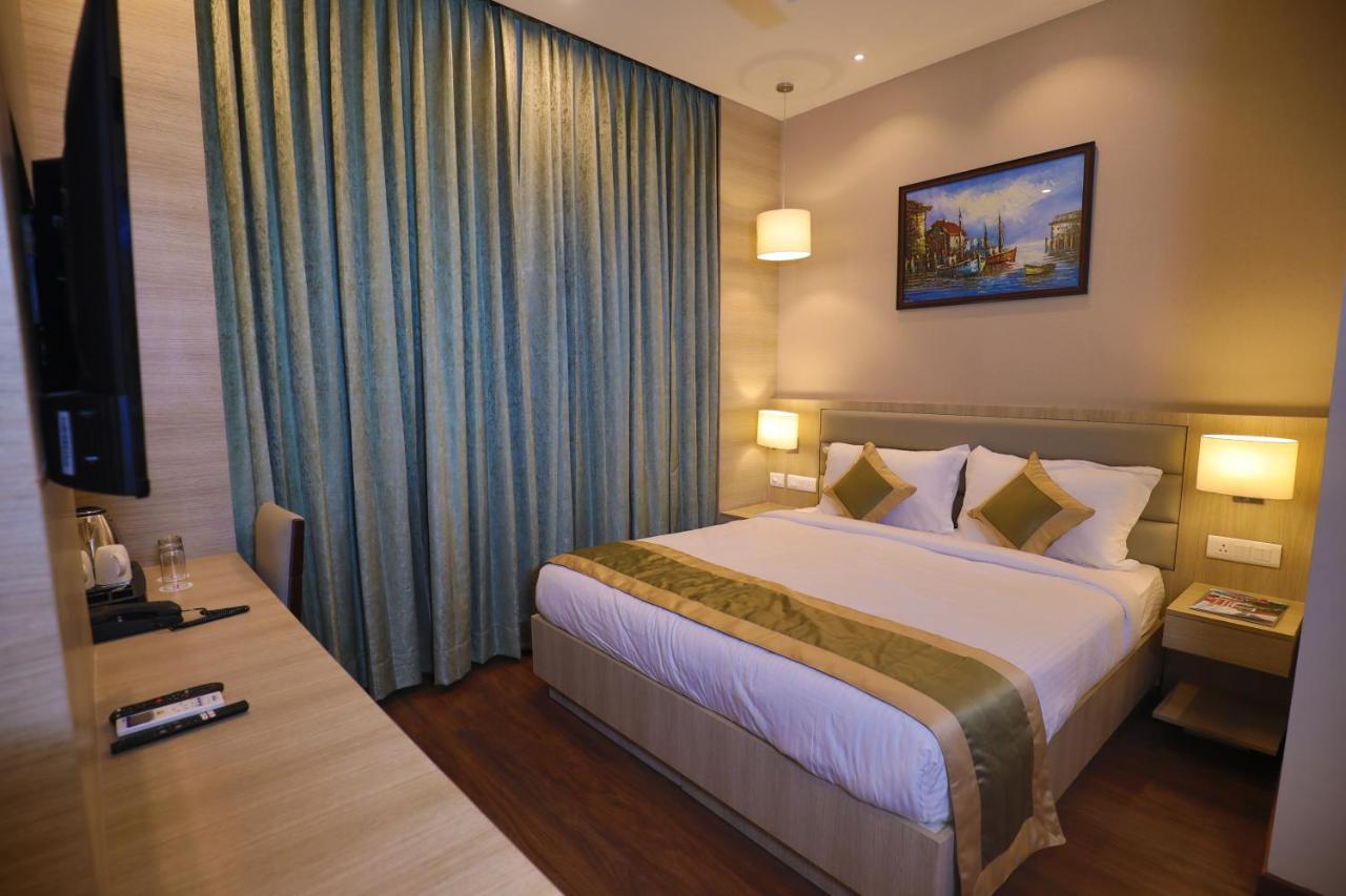 Goa Country Club Hotel Gurgaon Eksteriør billede