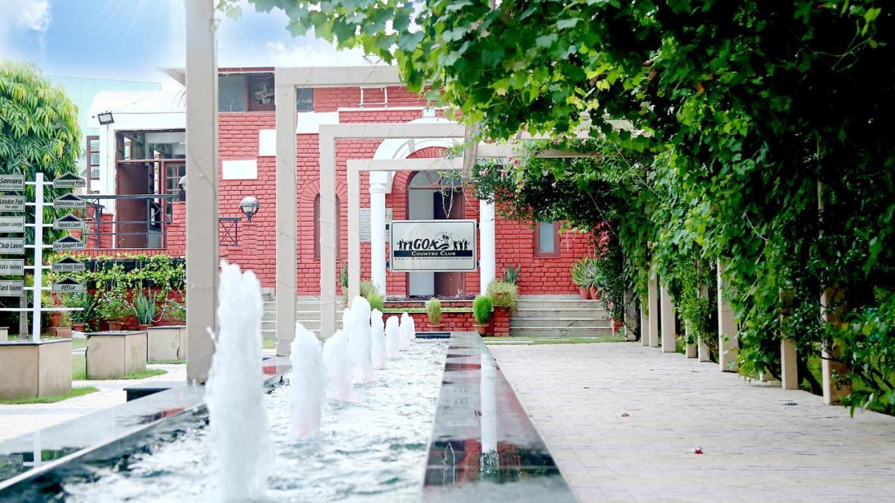 Goa Country Club Hotel Gurgaon Eksteriør billede