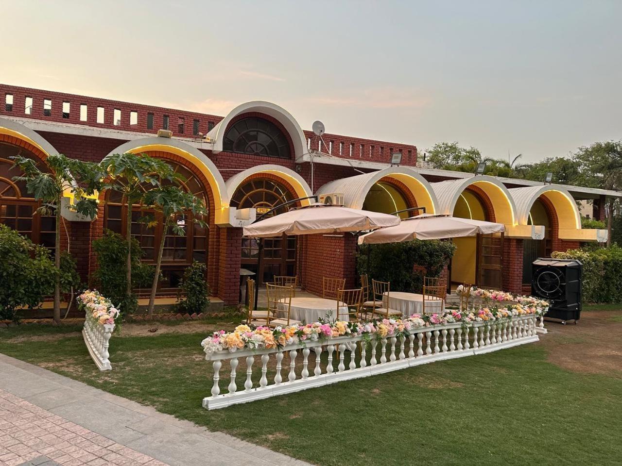 Goa Country Club Hotel Gurgaon Eksteriør billede