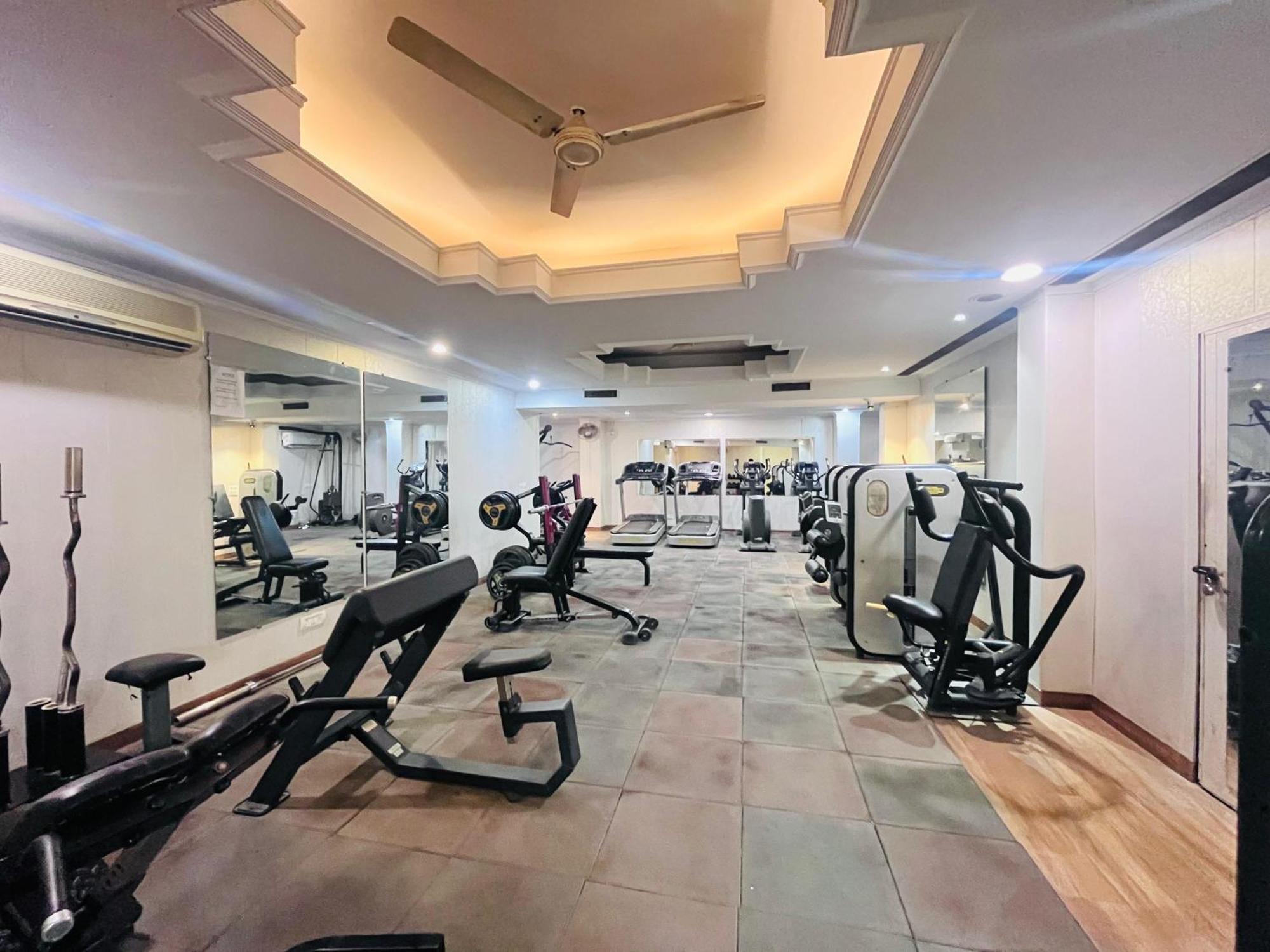 Goa Country Club Hotel Gurgaon Eksteriør billede